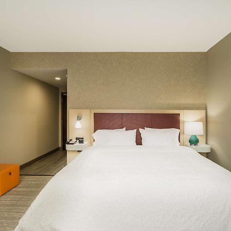 Hampton Inn Нюпорт Екстериор снимка