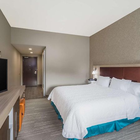 Hampton Inn Нюпорт Екстериор снимка