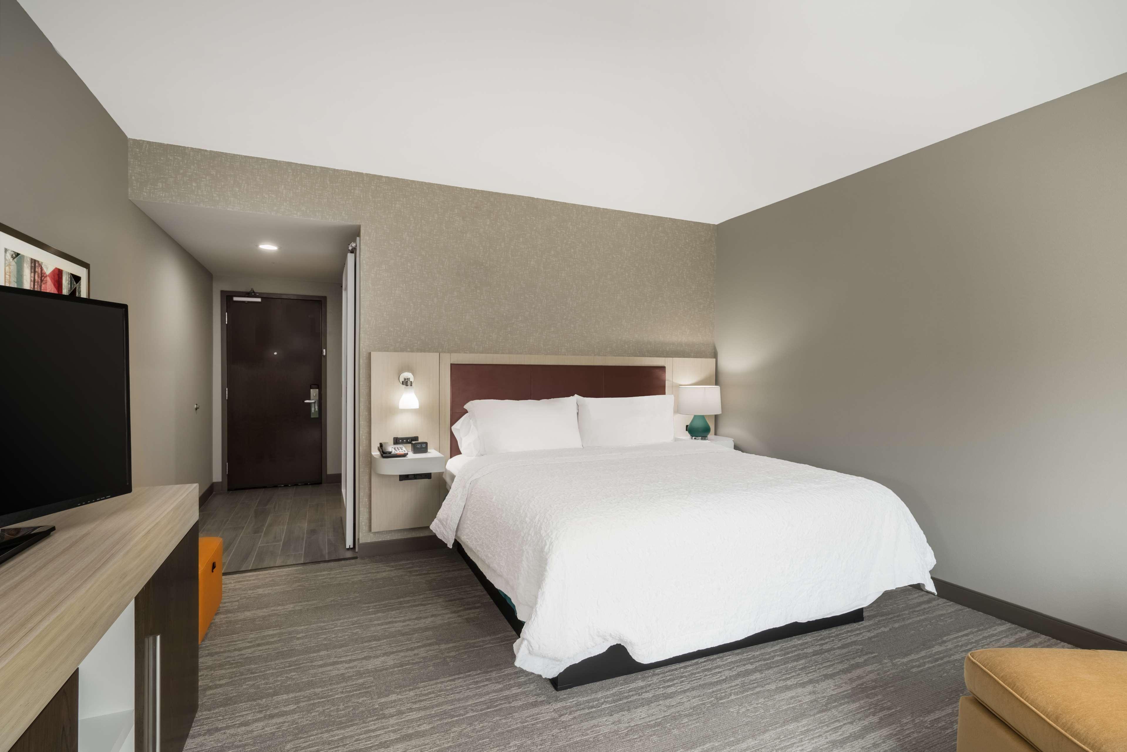 Hampton Inn Нюпорт Екстериор снимка