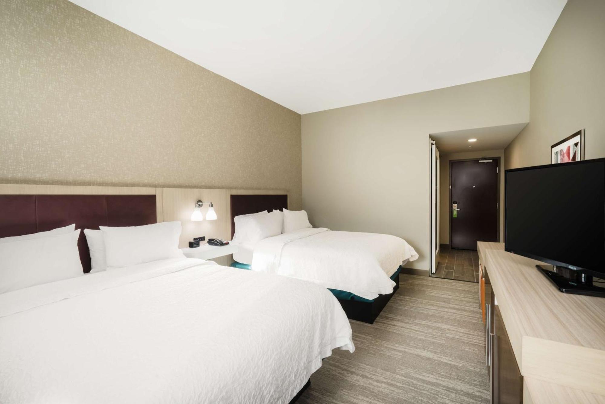 Hampton Inn Нюпорт Екстериор снимка