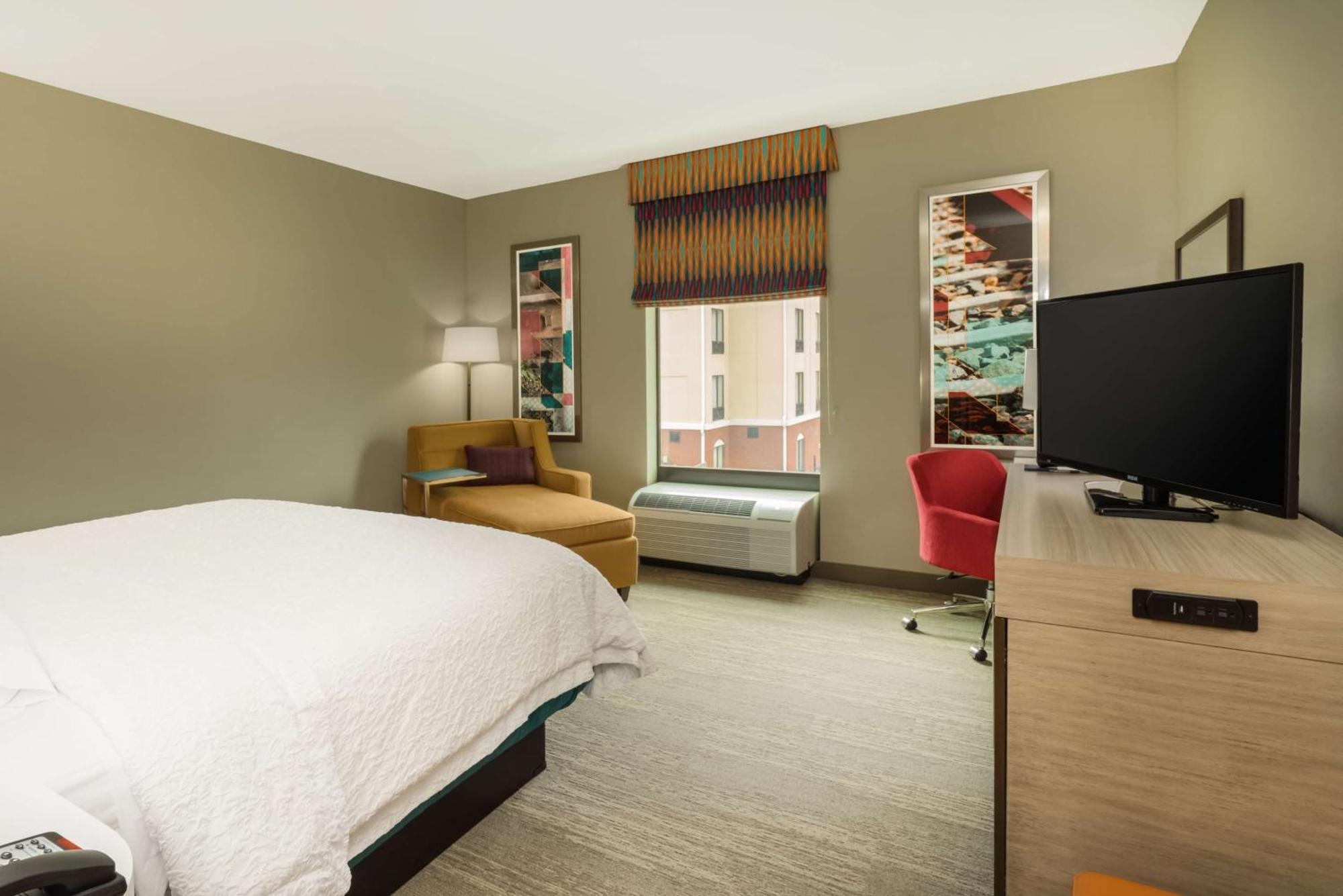 Hampton Inn Нюпорт Екстериор снимка