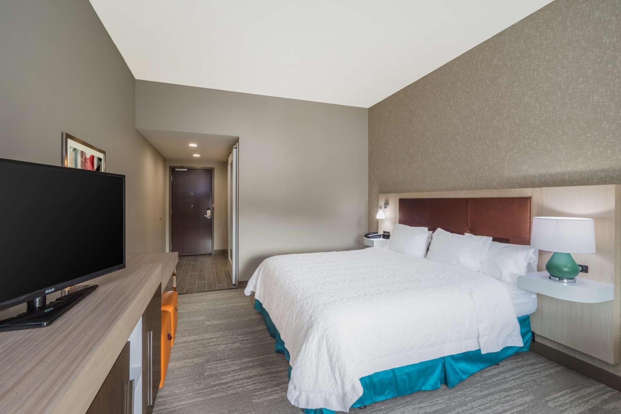 Hampton Inn Нюпорт Екстериор снимка