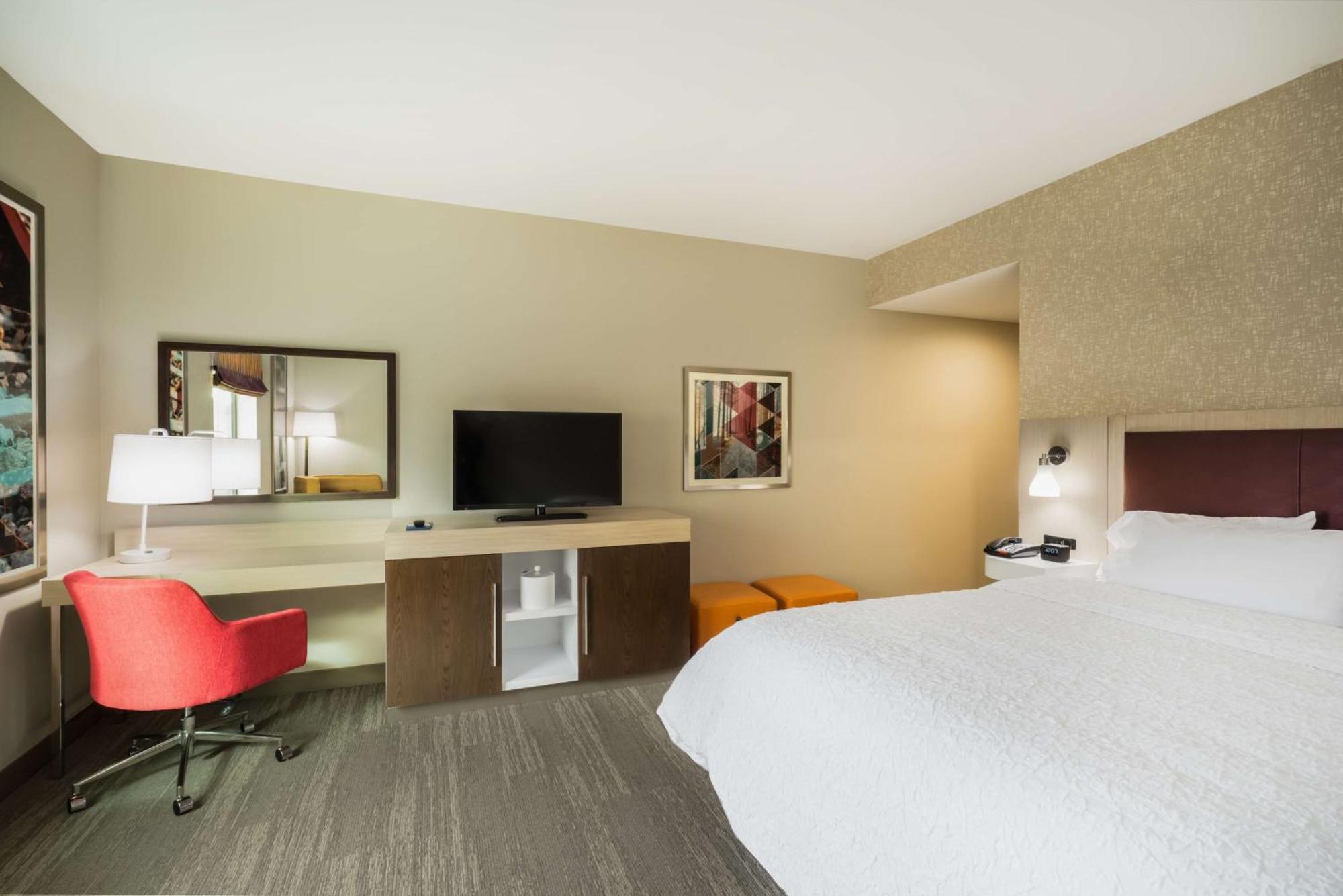 Hampton Inn Нюпорт Екстериор снимка