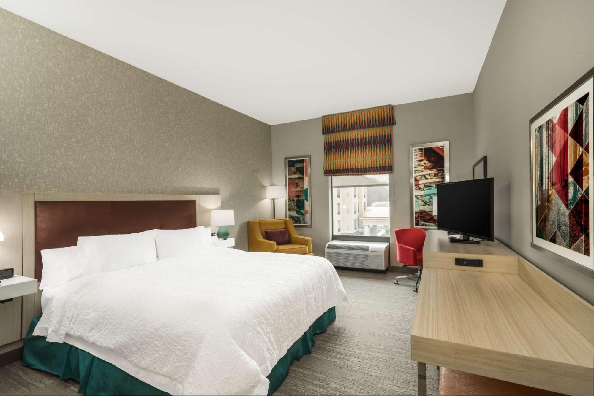 Hampton Inn Нюпорт Екстериор снимка