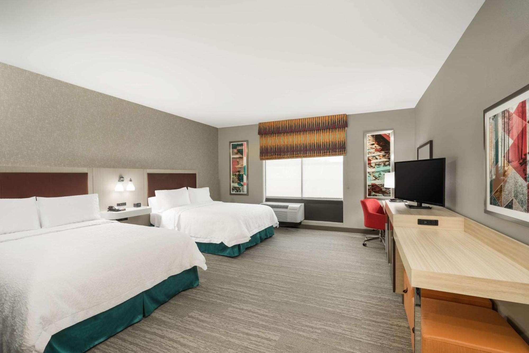 Hampton Inn Нюпорт Екстериор снимка