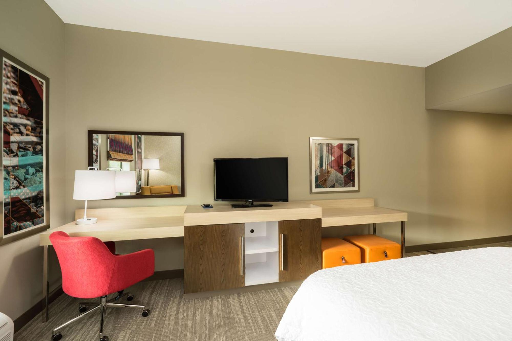 Hampton Inn Нюпорт Екстериор снимка