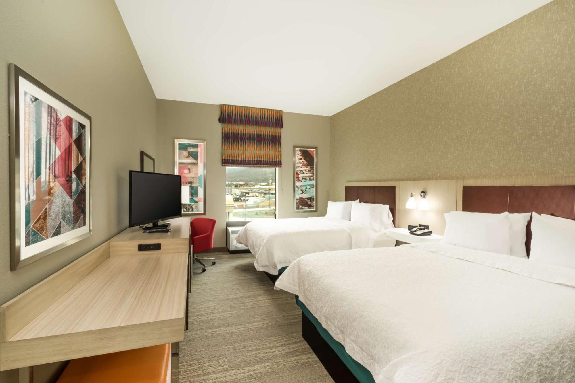 Hampton Inn Нюпорт Екстериор снимка