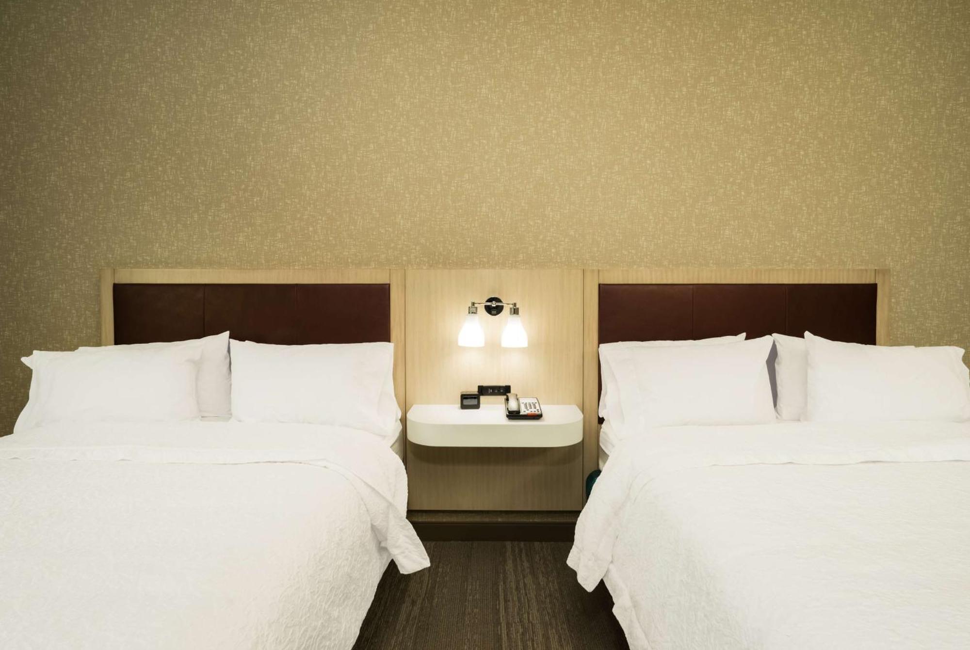 Hampton Inn Нюпорт Екстериор снимка
