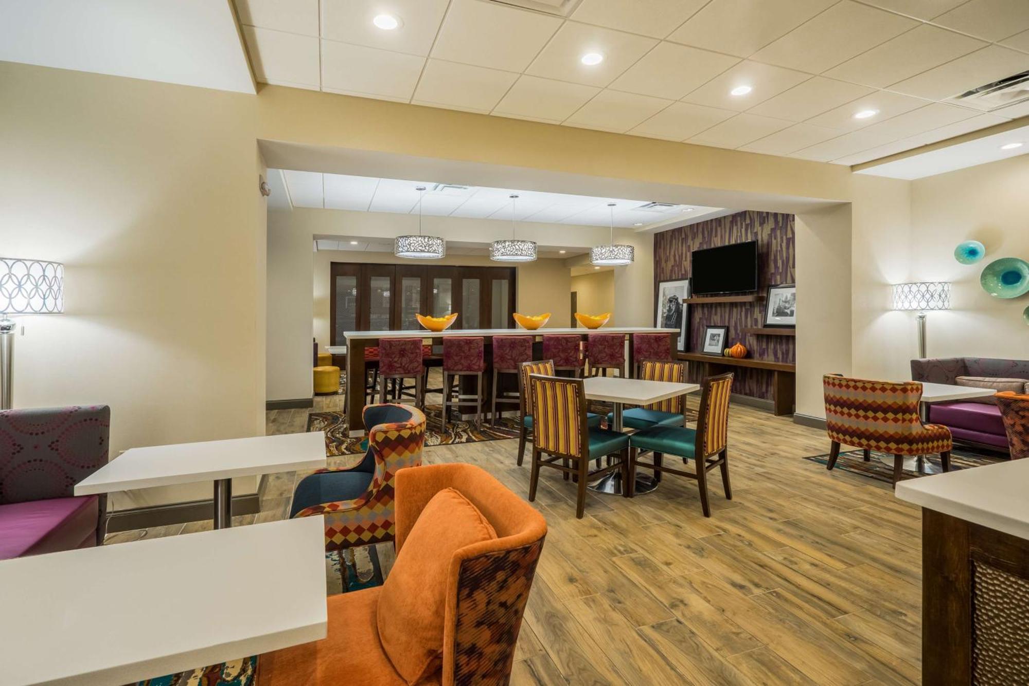 Hampton Inn Нюпорт Екстериор снимка